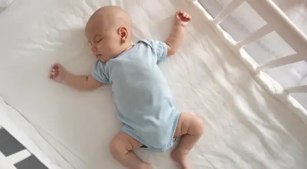 Jaka poduszka dla niemowlaka? Bezpieczne wybory dla zdrowego snu